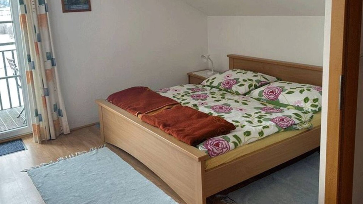 Zell Am Moos Apartment | Doppelzimmer mit Balkon 1 - Haus Rindberger und Pfarl
