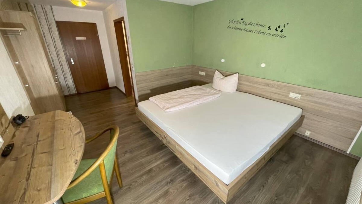 Ottenhausen Apartment | Doppelzimmer mit Balkon - Gästehaus Rössle 8