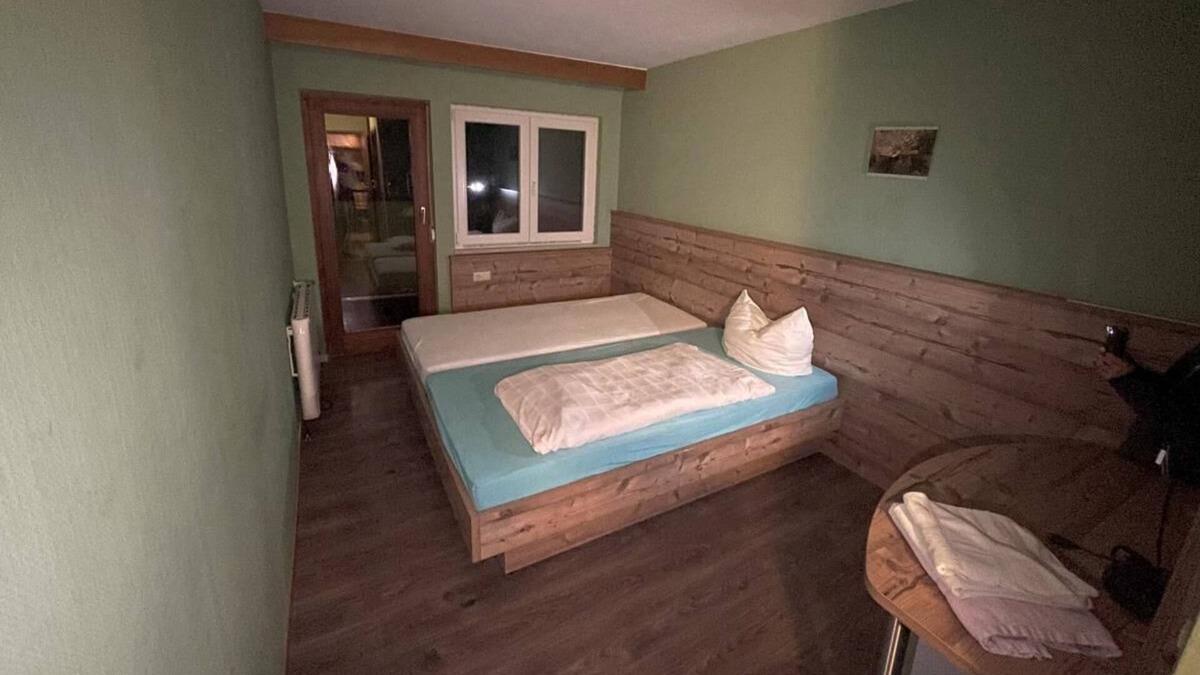 Ottenhausen Apartment | Doppelzimmer mit Balkon - Gästehaus Rössle 3