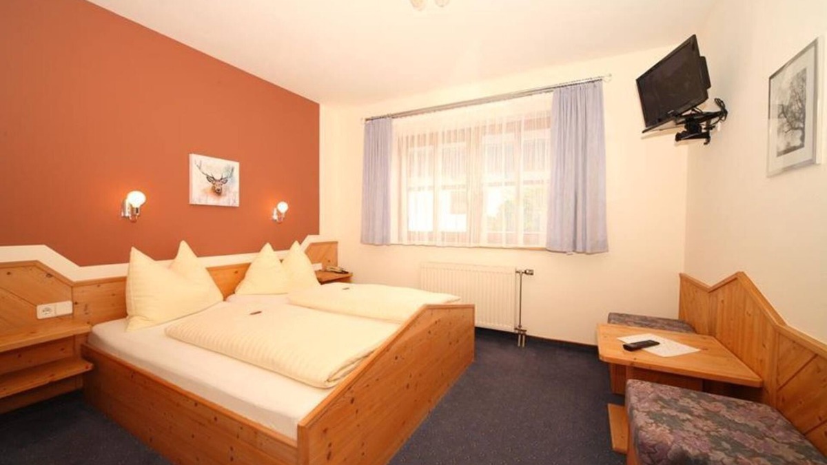 Haus im Ennstal Bed & Breakfast | Doppelzimmer mit Dusche, Bad, WC - HP - Golf- und Skipension Krug