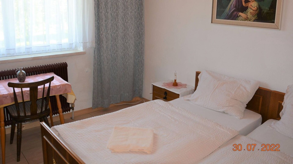 Aurach am Hongar Apartment | Doppelzimmer Nr. 7, Dusche/wc - Ruheoase in der Natur Nahe am Attersee