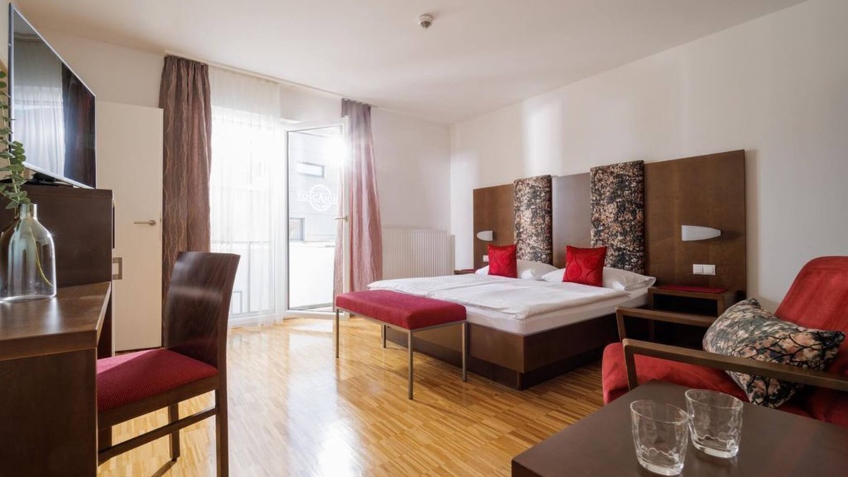Bad Radkersburg House | Doppelzimmer Pool-blick - Hotel Garni Toscanina Garni