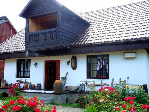 Minastirea Neamt House | Dor de rădăcini