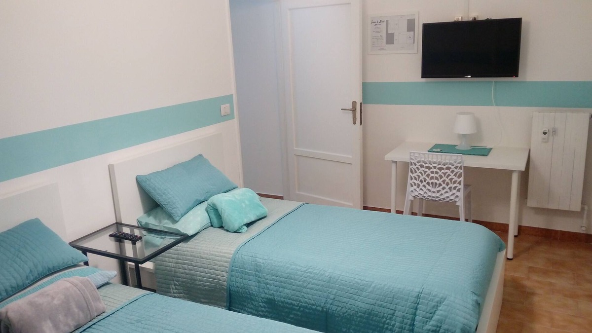 Ivrea House | Dora room/double single beds and shared bathroom - Ivrea la Bella - guest house