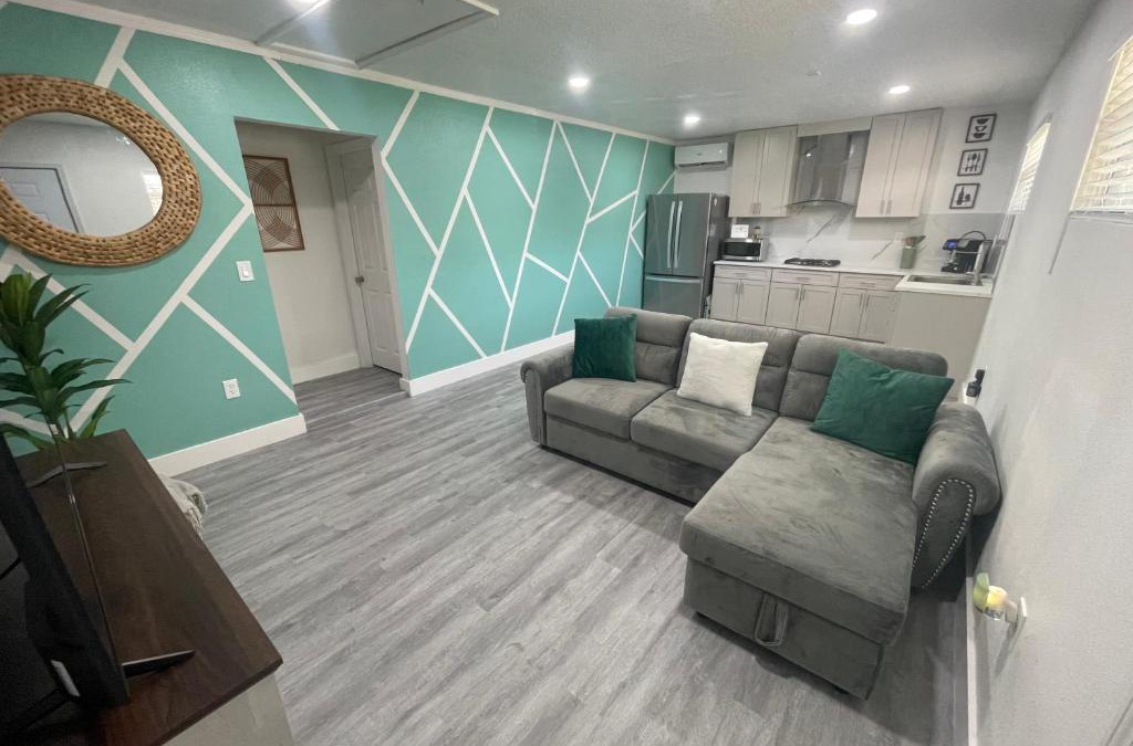 Mount Dora Apartment | Dora's Haven Getaway-Cozy 1Bedroom with Boat or Camper Parking- Free