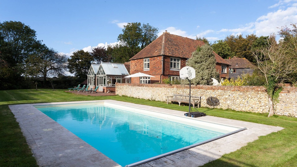 Ashford Cottage | Dormestone House by Bloom Stays, sleeps 10 guests in 4 bedrooms