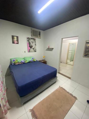 Asuncion House | Dormitorio con baño en Casa Residencial