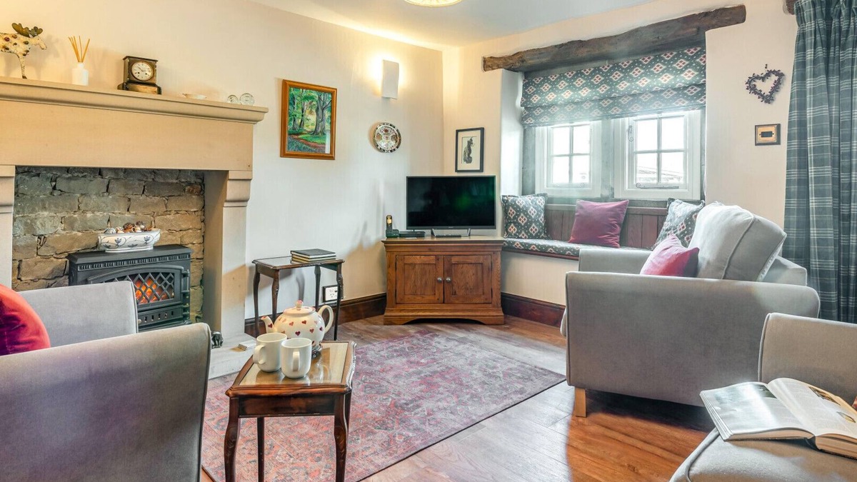 Foolow House | Dormy - Two Bedroom House, Sleeps 3