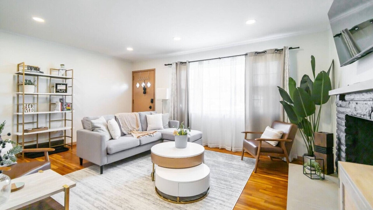 Columbus House | Dorothy Den - Boho Home w/Garage