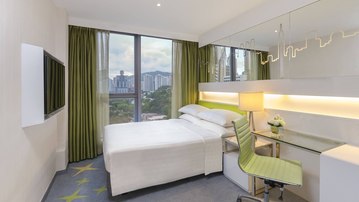 Kwai Chung House | Dorsett Room with queen bed - Free Wifi+Pool+Gym