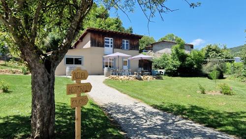 Roquefeuil Hostel | Dortoir Gîte d'étapes "Les troubadours" Ô rendez-vous 6 pers en Demi-pension