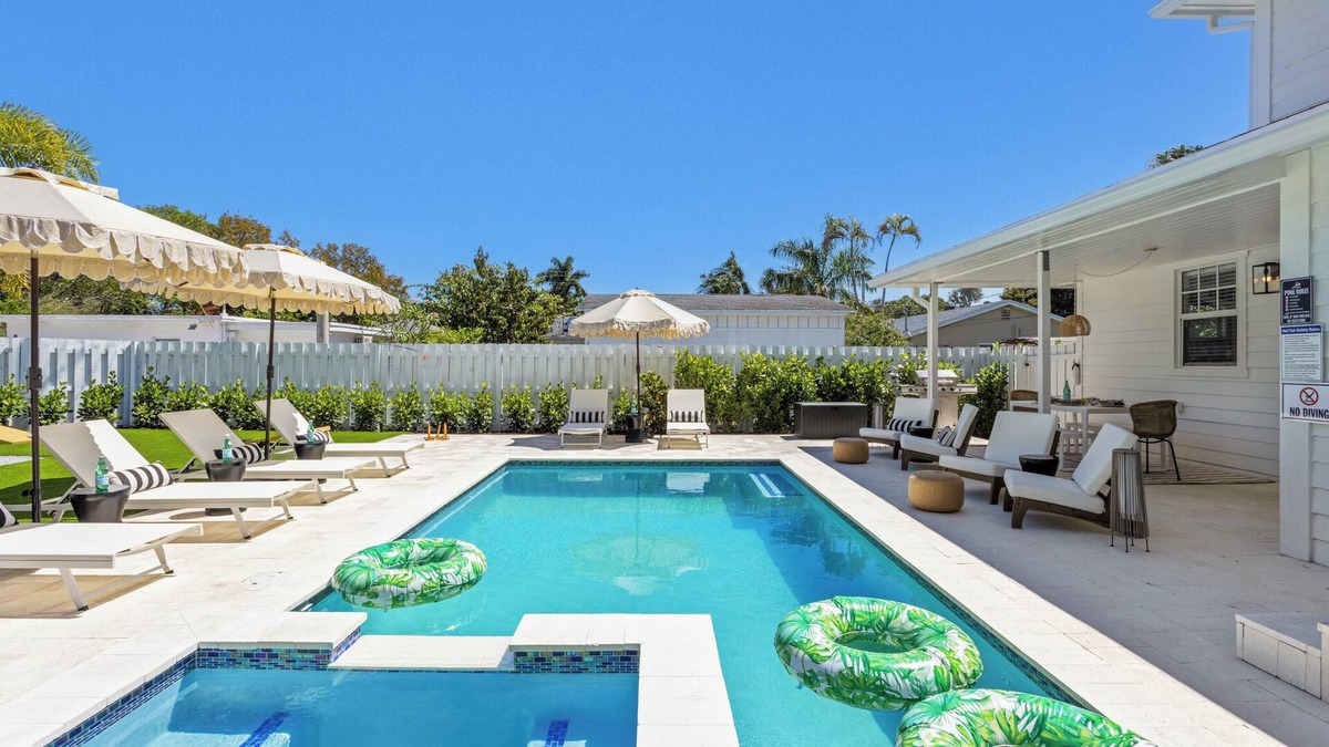 Northwood Shores House | Dos Palmas Luxury Pool, Hot Tub, Putting Green, Fire Pit
