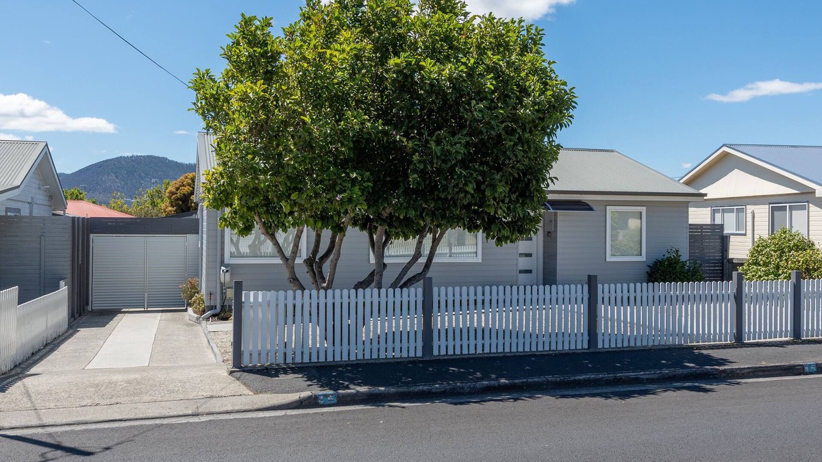 Glenorchy House | DOTTIES HOUSE HOBART