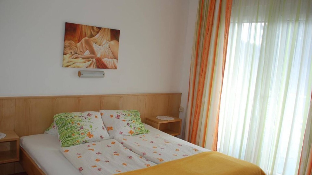 Klopein Bed & Breakfast | Double room, balcony, lake view/lake side - Pension Agnes