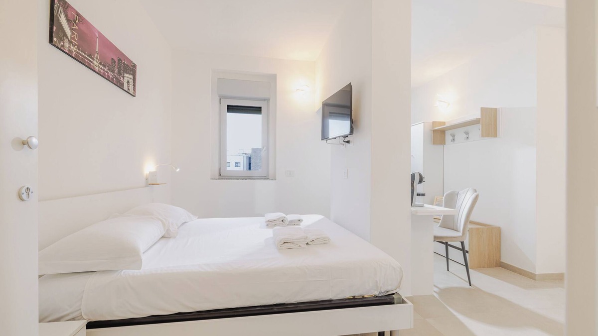 Trezzano sul Naviglio Apartment | Double bed and sofa bed with private bathroom 3-4 people - 20 minutes from Milan