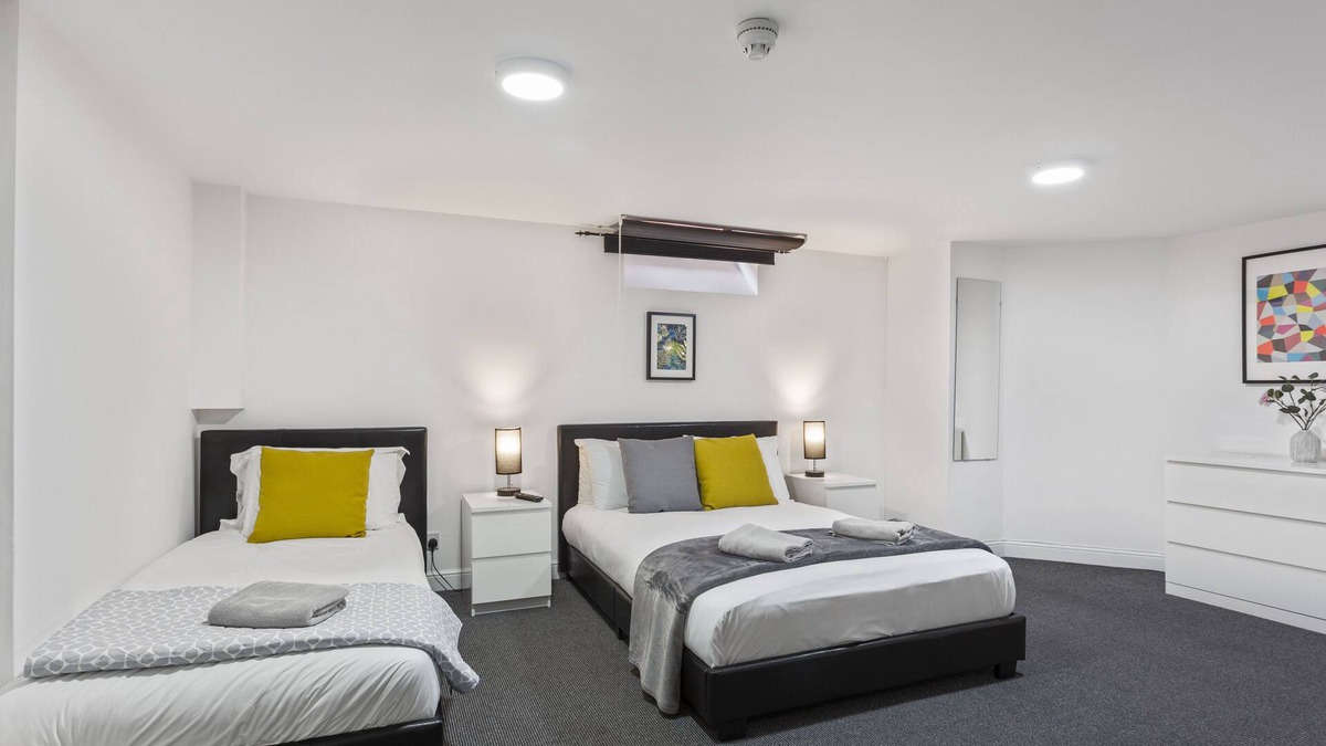 West Bridgford Apartment | Double Basement Room with Free Parking and Wi-Fi