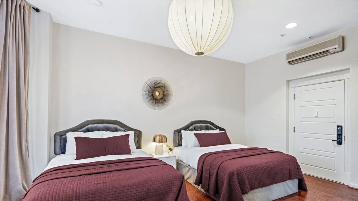 Downtown Baltimore Hotel | Double Bed Cozy Studio in Historic Mt. Vernon