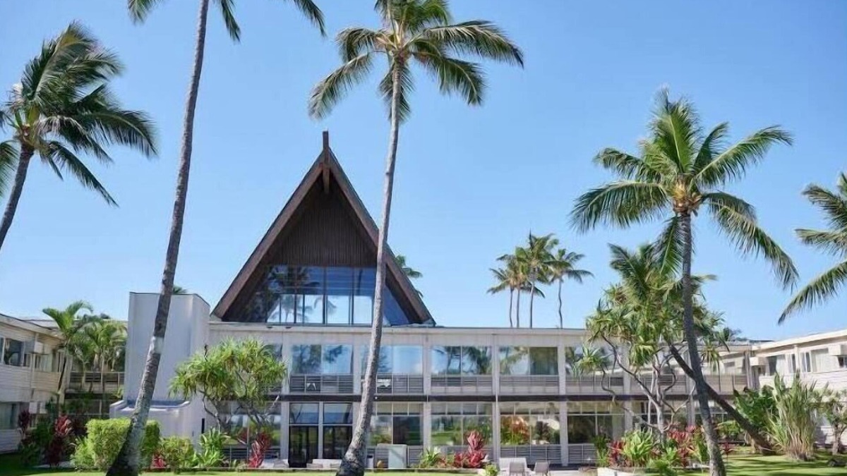 Kahului Apartment | Double-Bed Room w/WiFi & Views of Courtyard & Tropical Gardens
