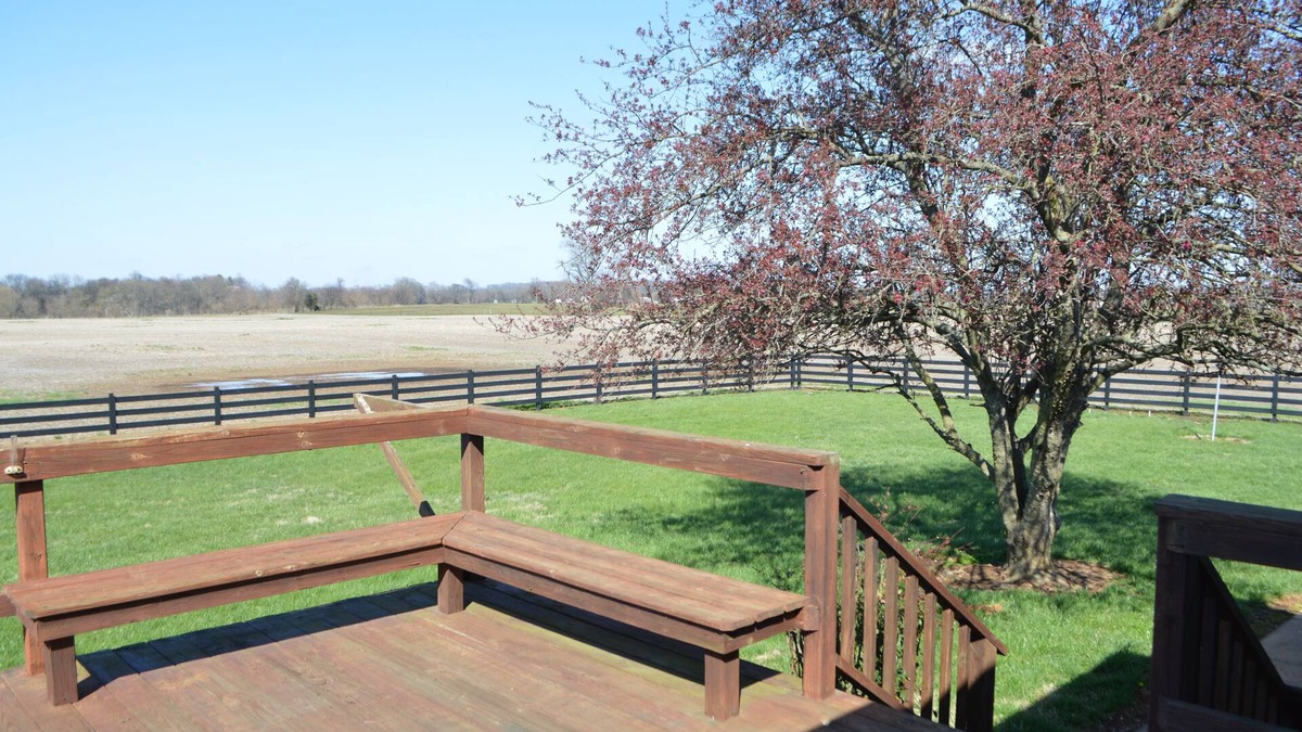 Oakland House | Double D acres near Mammoth Cave and Bowling Green