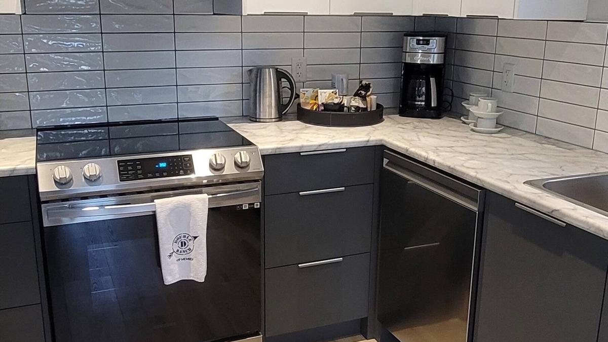 Courtenay House | Double D Ranch Guest House