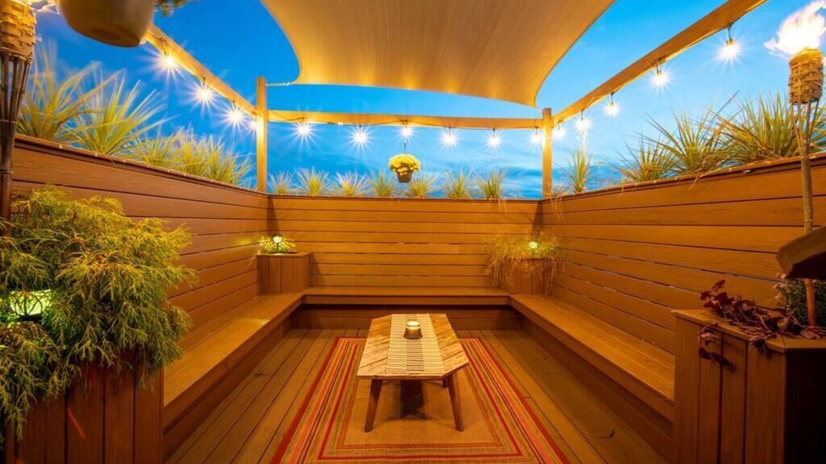 East Passyunk Crossing Apartment | Double Decker Roofdeck! Gorgeous View in Passyunk!