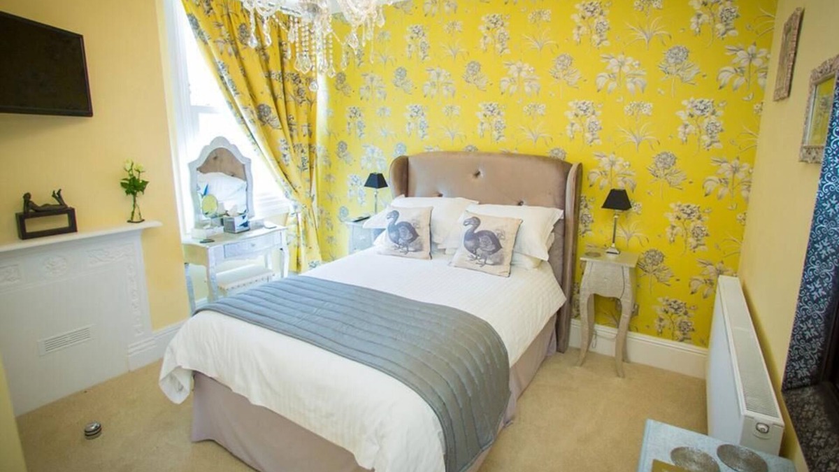 Park Apartment | Double-Deluxe-Ensuite Shower-No kitchen Cariad