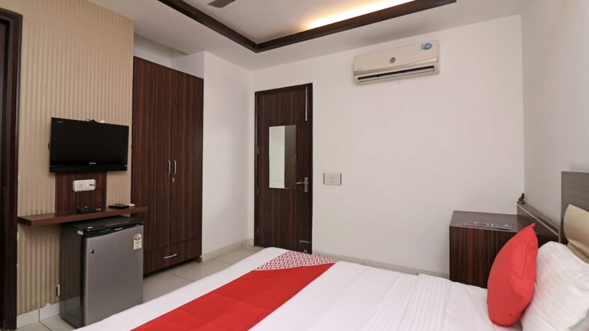 DLF Phase 3 Hotel | Double Deluxe Room @ Sterling Hotel Rooms With Balcony Near Dlf Ambience Mall
