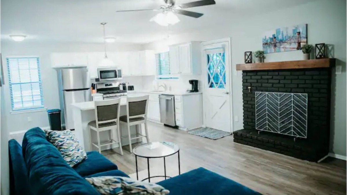 Jacksonville House | Double Diamond Rentals - Modern Home For Travelers