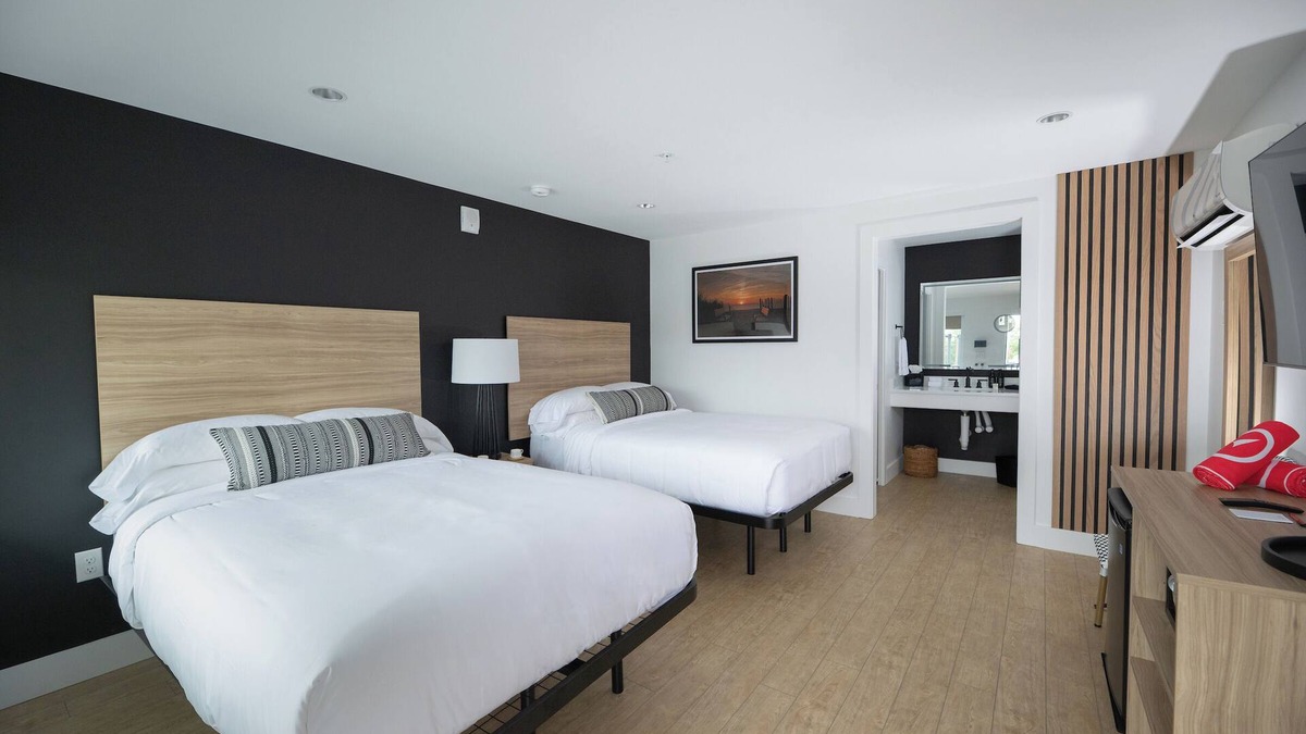 Rehoboth Beach Hotel | Double Double Studio | The Waypoint | Great for Groups Visiting the Beach