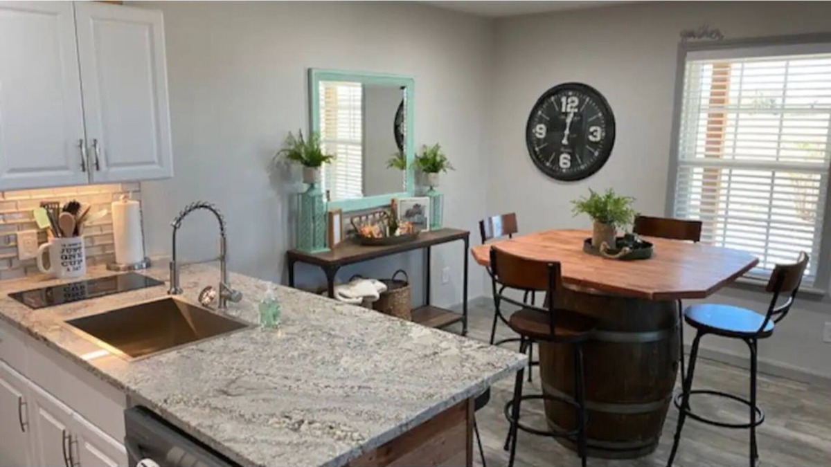 Thackerville Condo | DOUBLE DOWN SUITE : Unit A Casino Retreat & Pickleball court