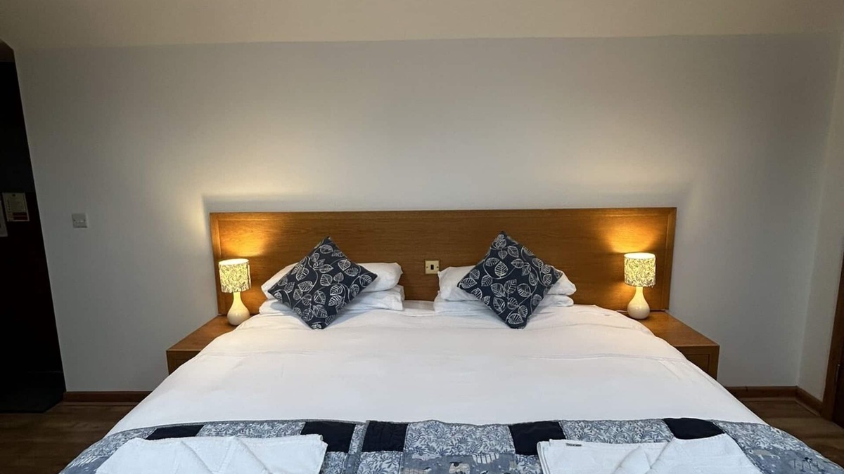 Chard House | Double Ensuite at The Golden Fleece