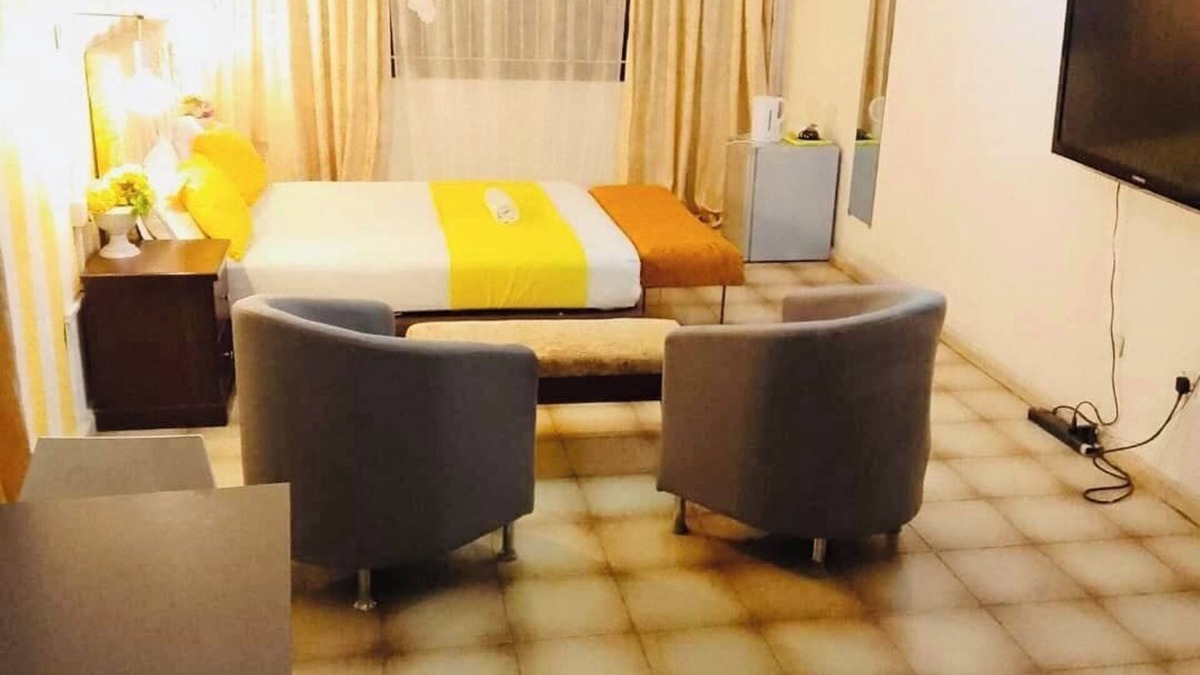 Freetown Bed & Breakfast | Double ensuite rooms, Excellence water system, Solar, generator, FREE WIFI, B&B