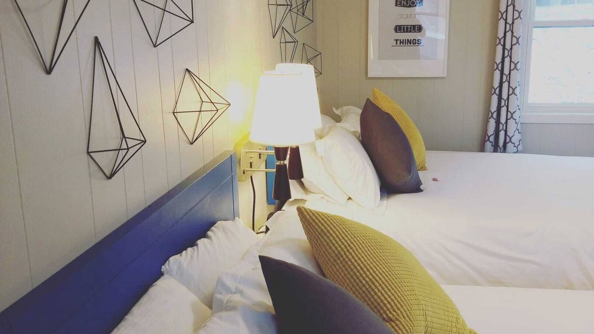 Mount Horeb Hotel | Double Full Room at The Little Village