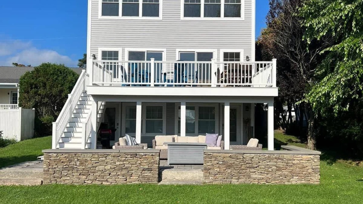 Easton's Point House | Double lot walk to beach 5 bed 7 bath, large yard