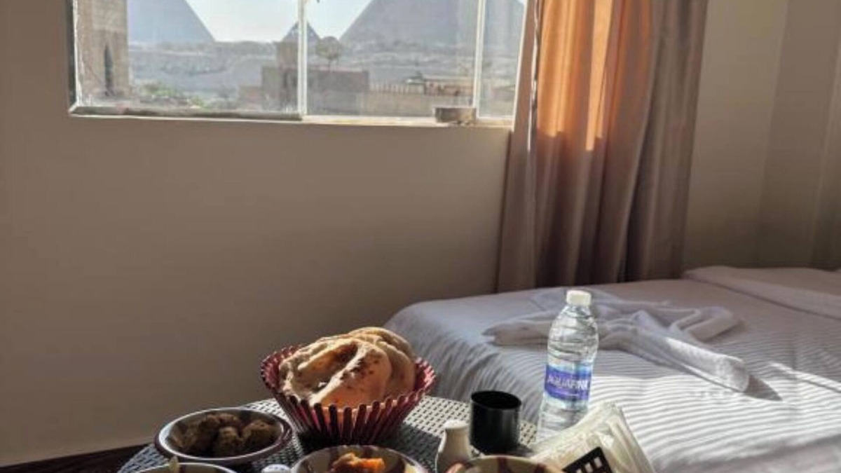 Giza Governorate Apartment | Double or Twin Room with Mountain View
