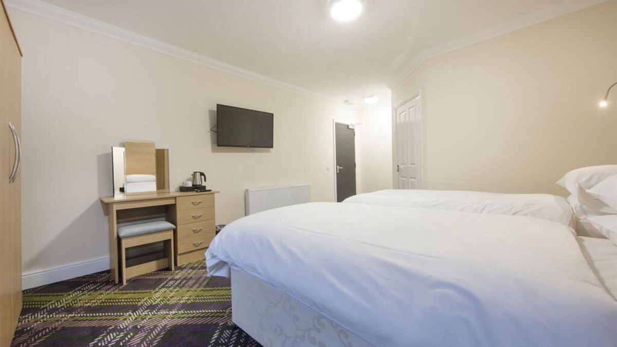 Hamilton House | Double or Twin Ensuite with Shower at The Bay Horse
