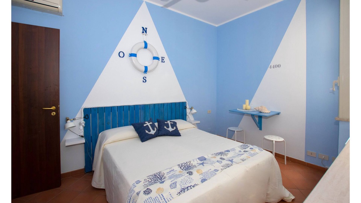 Sferracavallo Apartment | Double or twin room with private bathroom in Palermo - Sea area