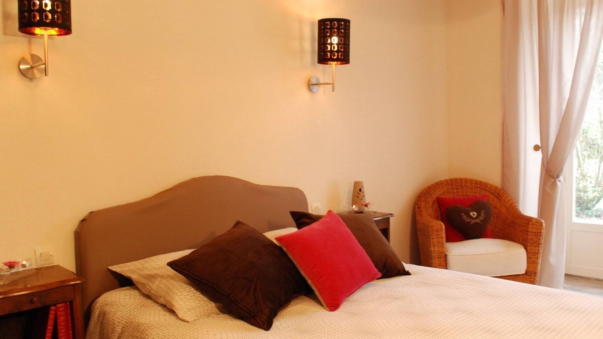Vallieres-les-Grandes House | Double room-Cottage-Ensuite with Bath-Park view