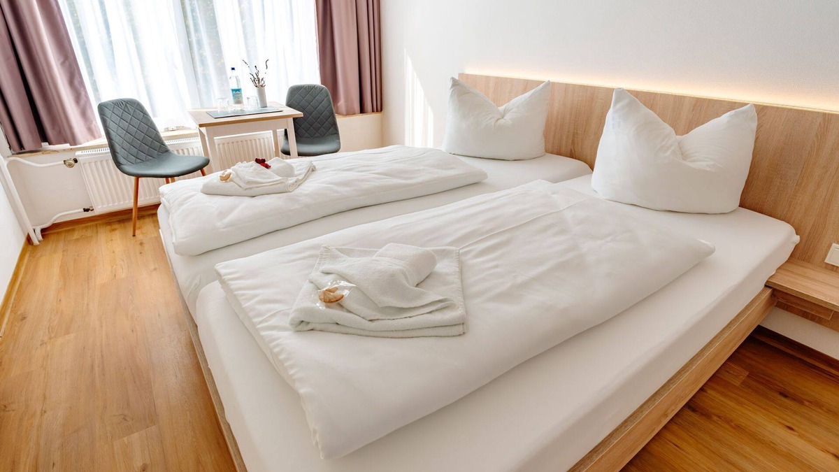Heilbad Heiligenstadt Apartment | Double room with bathroom/Iberg view - Sonnenschein Hotel & Apartments