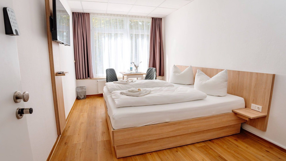 Heilbad Heiligenstadt Apartment | Double room with private corridor bath & terrace/Iberg view - Sonnenschein Hotel &