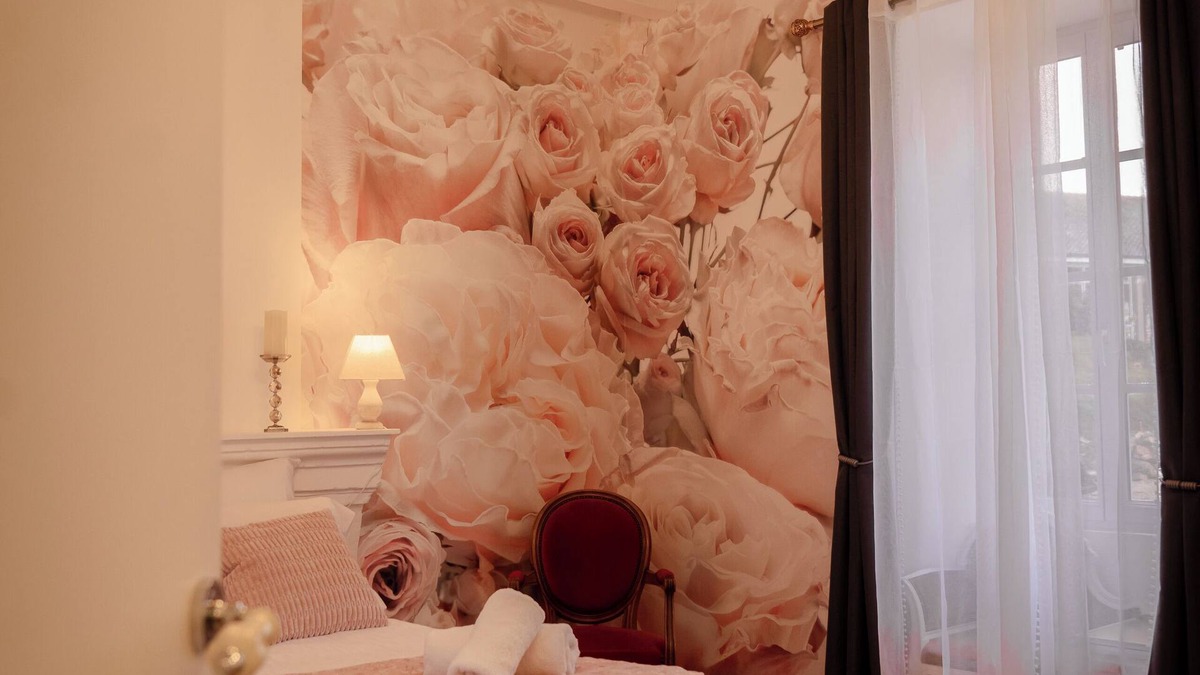 Saint-Jean-des-Mauvrets House | Double room in a château outbuilding