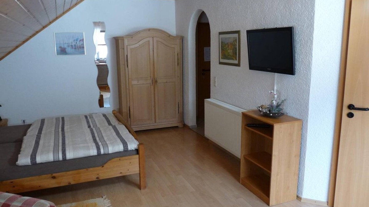 Annweiler am Trifels Bed & Breakfast | Double Room Suite Balcony - Privatzimmer Gästehaus Heger