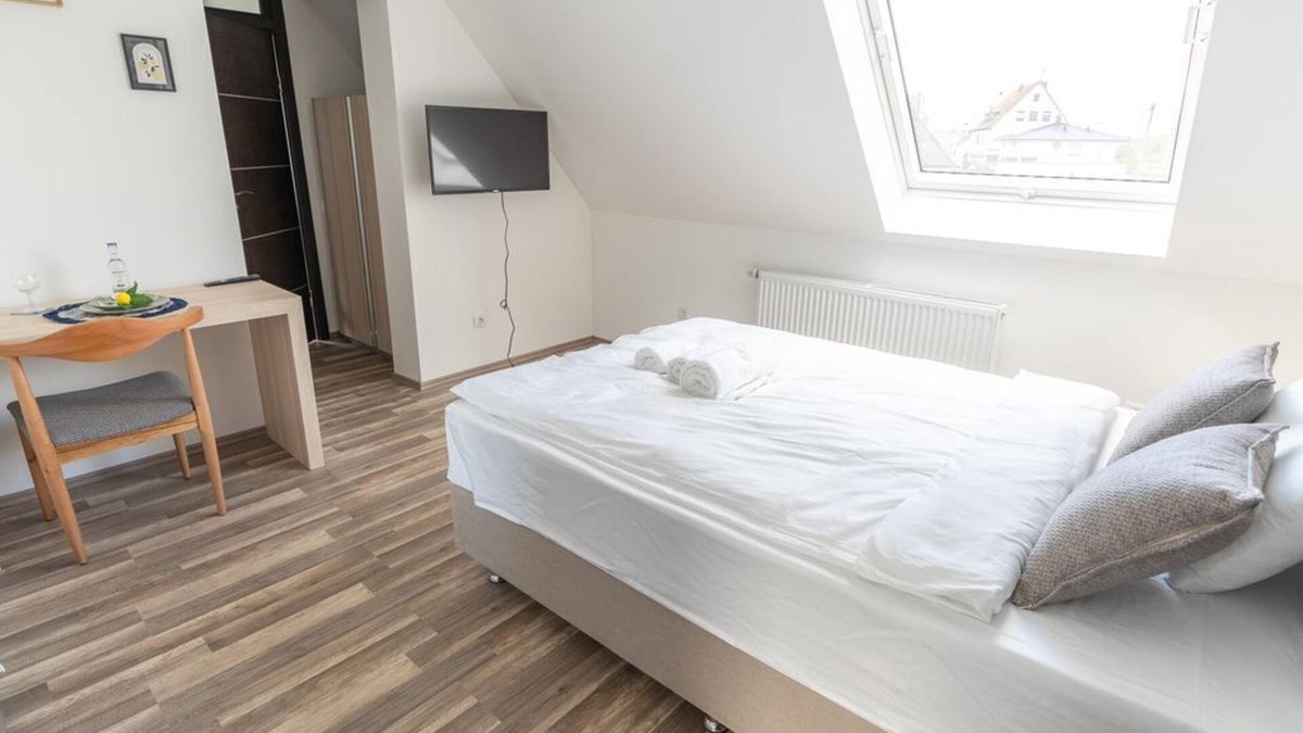 Oberhonnefeld-Gierend Apartment | Double room (1) - Colakation GmbH