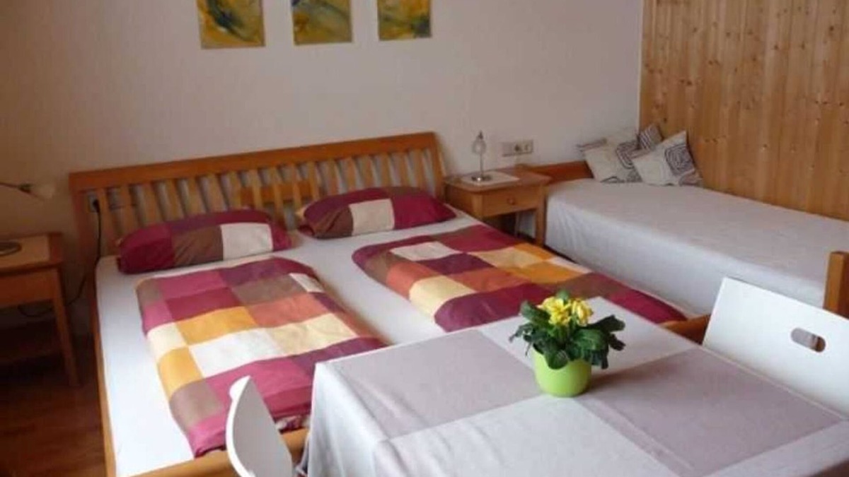 Mellau Apartment | Double room 18 m² without breakfast - GÄSTEHAUS LUTZ Mellau