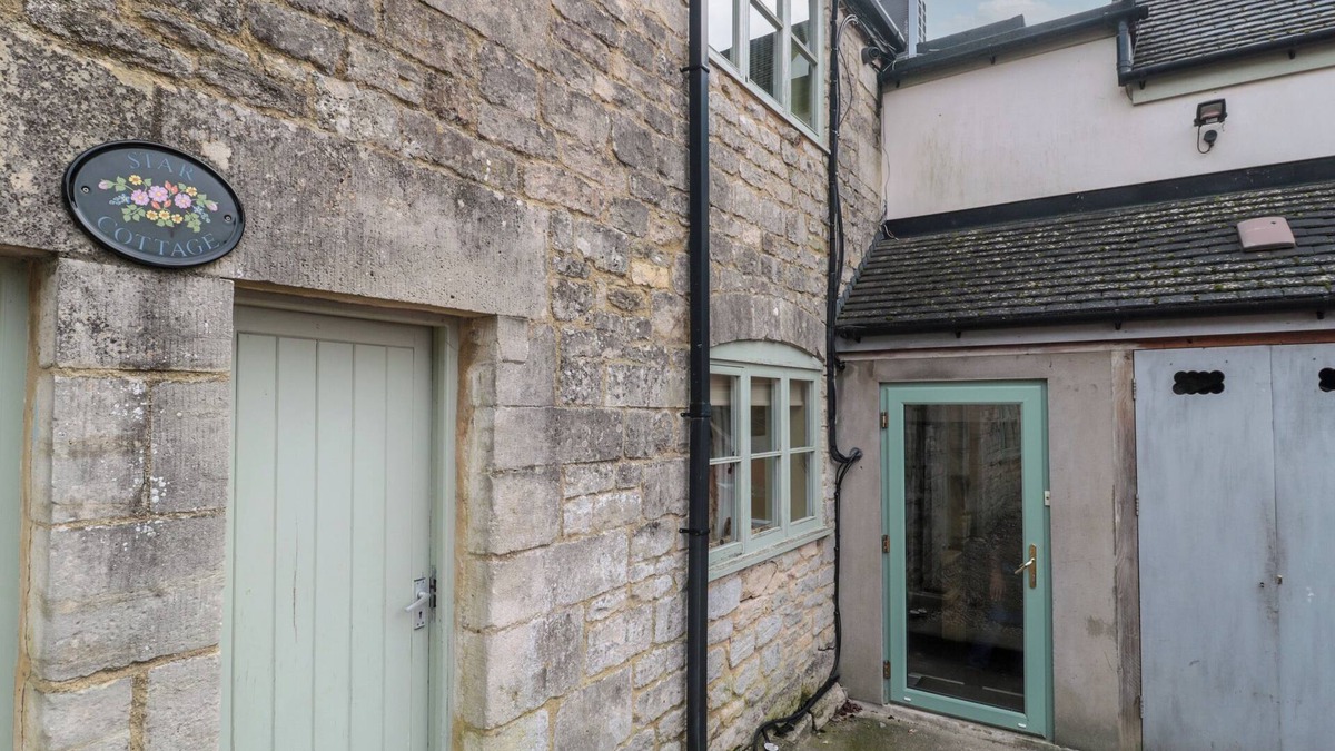 Stroud Cottage | DOUBLE ROOM 2, romantic in Whiteshill