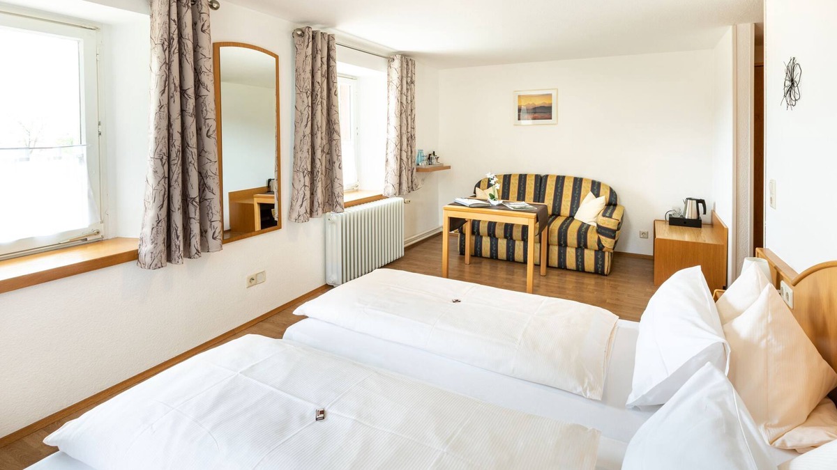 Endenburg Apartment | Double room 2 with balcony