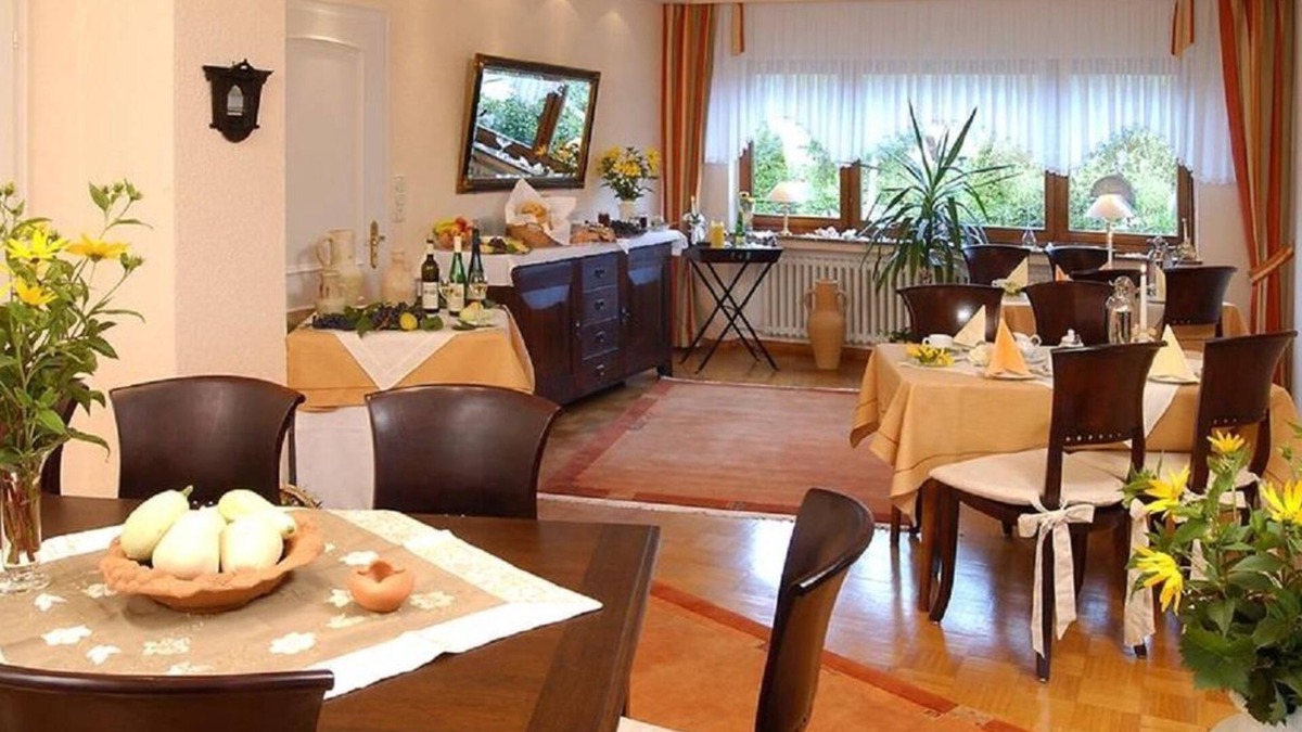Leiwen Bed & Breakfast | Double room bath/WC, room 5 - Ferienweingut Jostock-Hermes