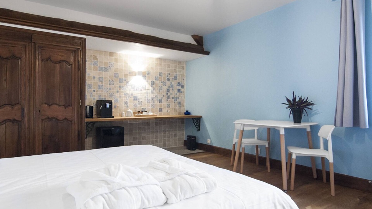 Eguilly Bed & Breakfast | Double room-Deluxe-Ensuite-Garden view-Avec Hammam