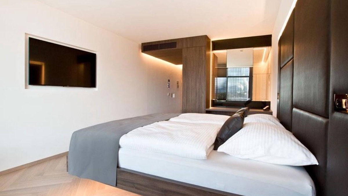 Laakirchen House | Double room deluxe Salzburg view, breakfast - COOL MAMA Hotel Salzburg
