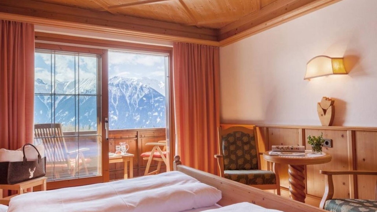 Mosern House | Double room I with south-facing balcony including breakfast - Hotel Garni Lärchenhof Natur